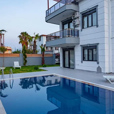 וילה With Jacuzzi, Sauna, And Pool For 7 People In Serik, - Awz 167 באלאק