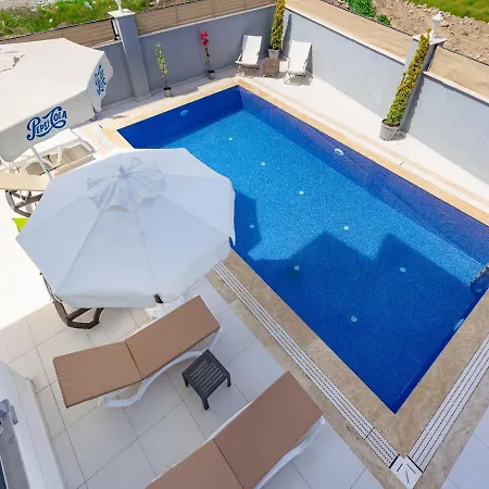 וילה With Jacuzzi, Sauna, And Pool For 7 People In Serik, - Awz 167 באלאק